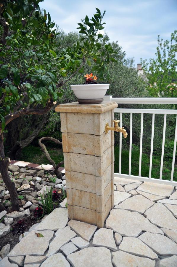 Rose Rooms At Island Of Rab Banjol Exterior photo