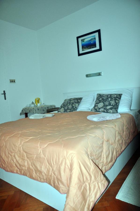 Rose Rooms At Island Of Rab Banjol Exterior photo