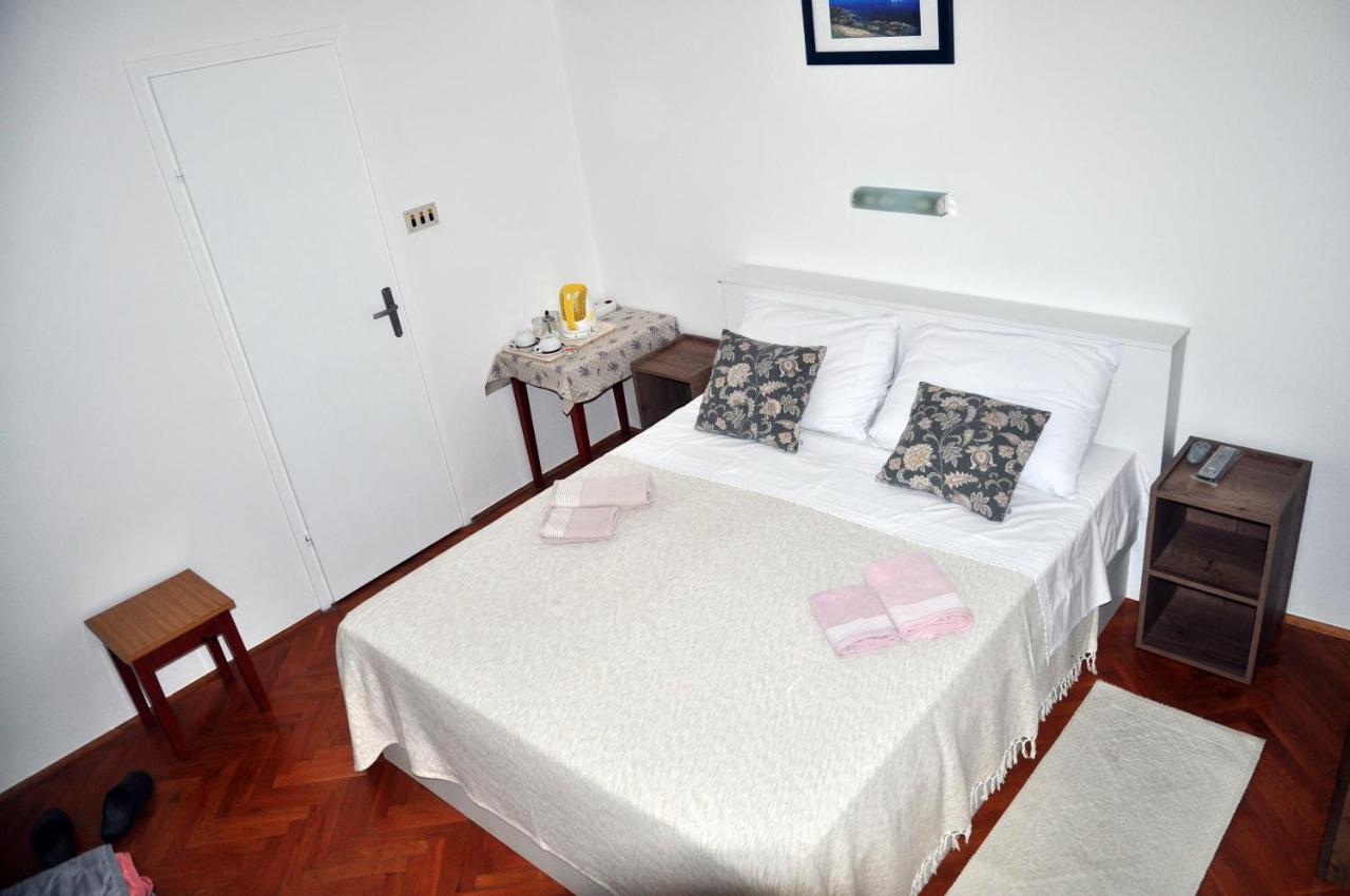 Rose Rooms At Island Of Rab Banjol Exterior photo